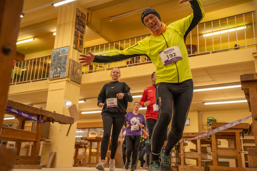 Hardloopwedstrijd door houtateliers van Crescendo CVO