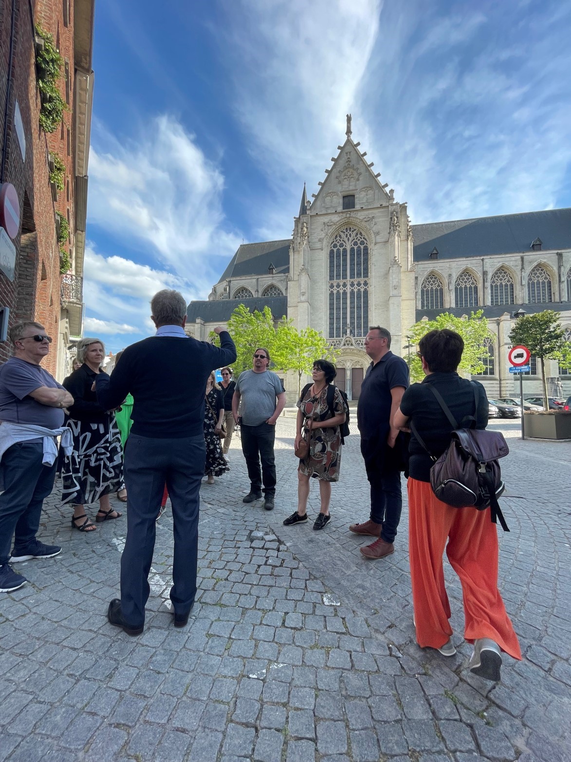 Crescendo CVO ontvangt de leden van de collegiale visitatie NT2 tijdens het slotmoment op 11 mei 2022