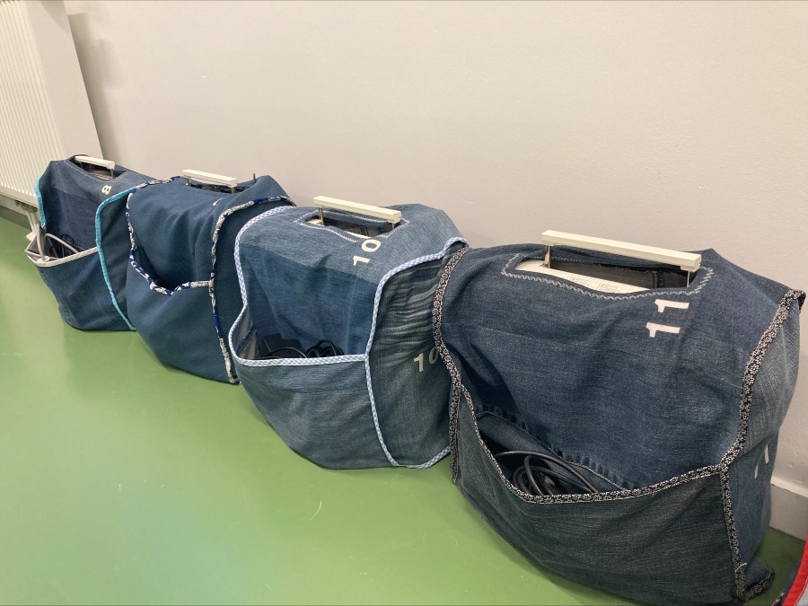hoezen voor naaimachines gemaakt van gerecycleerde jeansstoffen