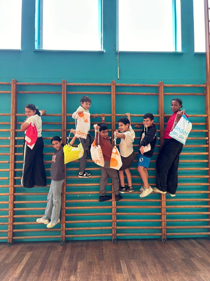 Unieke turnzakjes zorgen voor blije gezichten én meer beweging op school